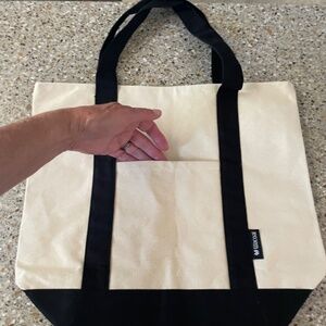 Wacoal Tote EXTRA NICE Fully Lined Front Pocket Black & Natural 16"Wx6"x12"H